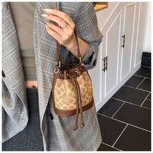 �S�Ҷ��ƿ羳�¿Ʒ�ϻ�ˮͰ��Ů2025�¿�r��б������K�����