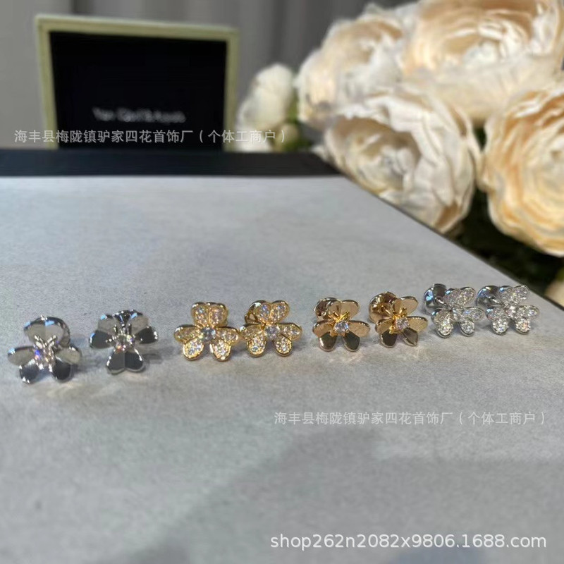 18Kローズゴールドメッキの花びらにダイヤモンドを散りばめたクローバーネックレス、シングルダイヤモンドの幸運の草イヤリング、骨チェーン、フラワーペンダント|undefined