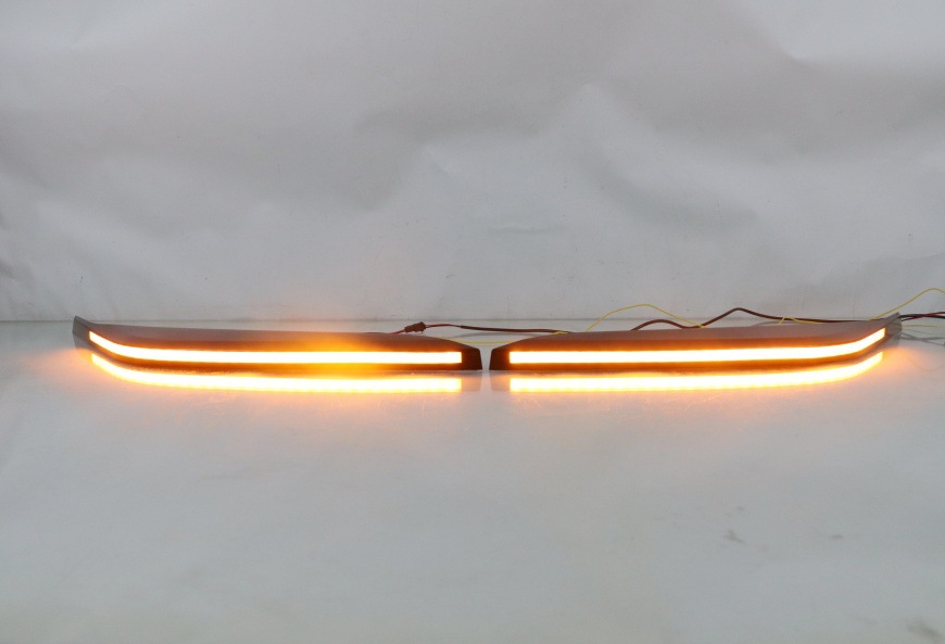 Suitable for 22-23 Toyota Sequoia Tundra Headlight Eyebrow Modification Led Sequential Turn Signal Lights, Dedicated Daytime Running Lights