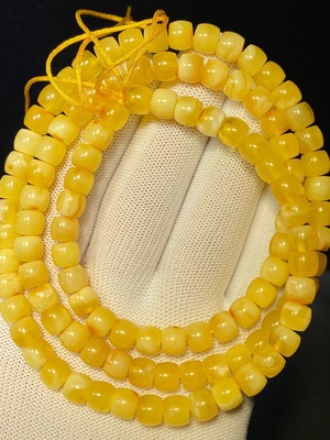 Natural beeswax Russian white wax Straight cut 108 Beads Waxy rich Clear texture