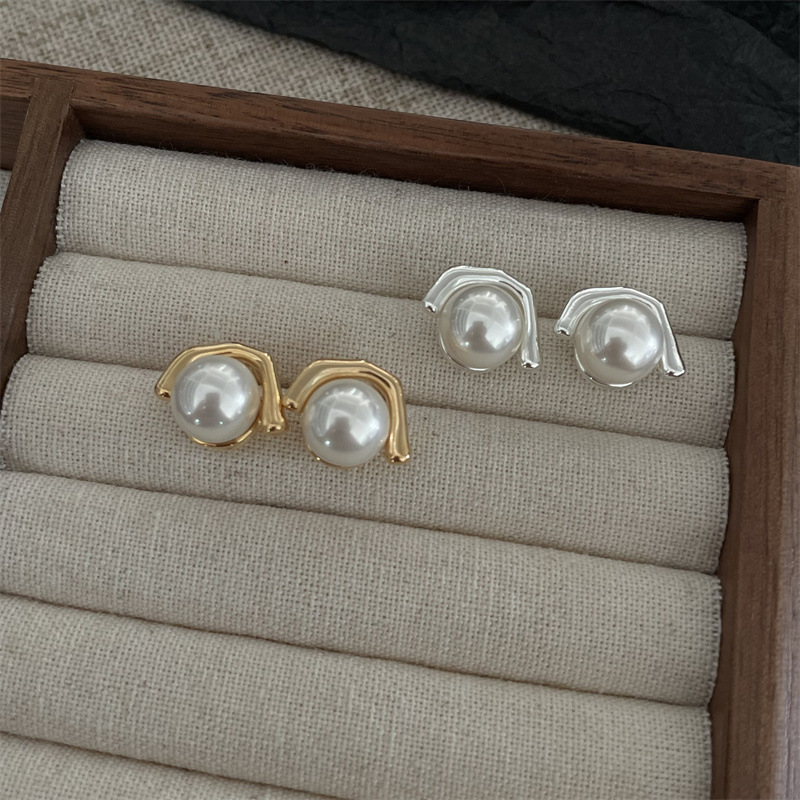 1 Pair Simple Style Geometric Solid Color Plating Imitation Pearl Ear Studs display picture 2