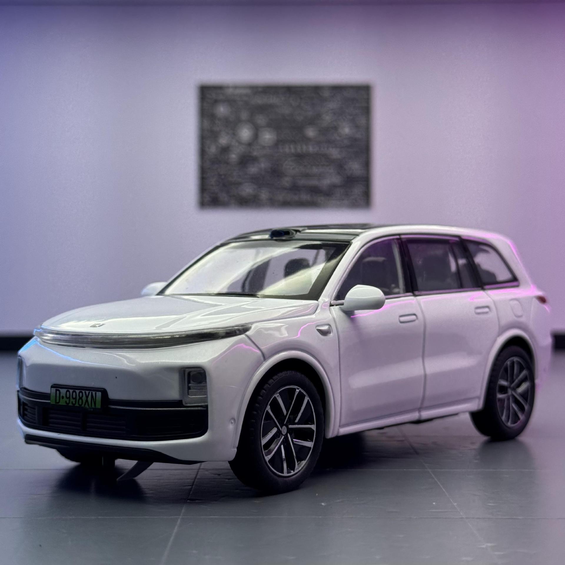 Modelo de coche de aleación Jiaye 1:32 Ideal L9 nueva energía vehículo todoterreno luz y sonido retroceso coche de juguete modelo de sonido decoración