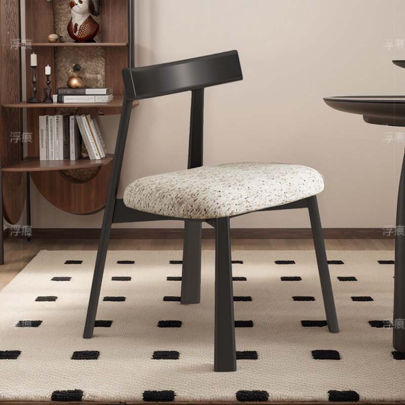 Silla de comedor de madera maciza nórdica, tela de lino y algodón para el hogar, estilo retro, silla trasera de cuero de microfibra, mesa y silla de comedor de hotel, taburete
