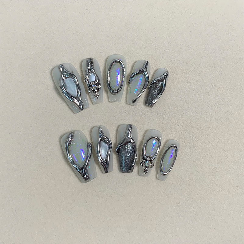 Armor portátil hecho a mano de longitud media barroco ligero lujo de alta gama 2024 nuevo parche de uñas de celebridades de Internet caliente