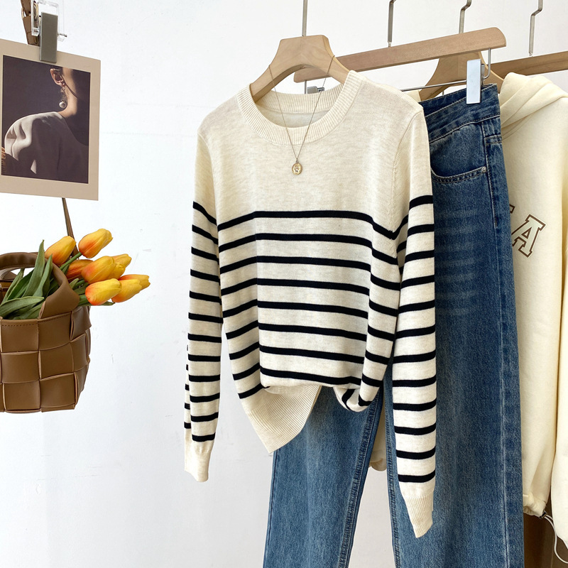 Special Offer with Free Shipping, No Returns or Exchanges, Simple Korean Style Round Neck Striped Long-Sleeved Knit Top 5104