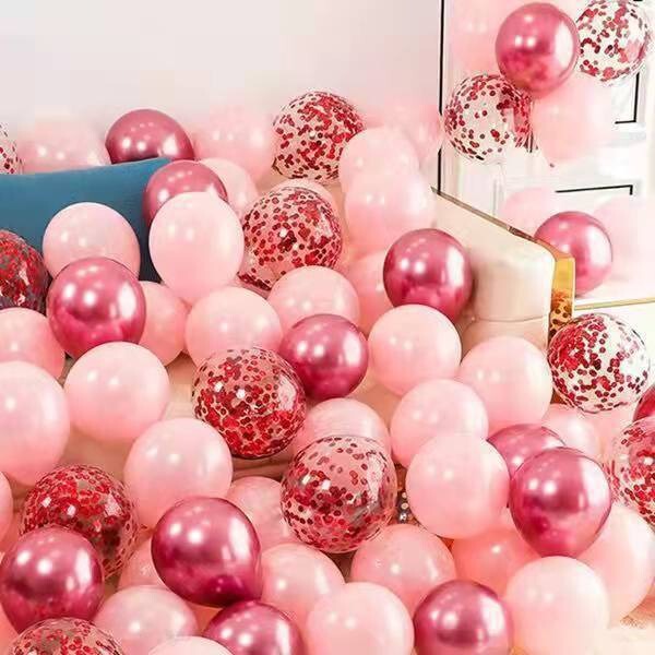 誕生日に風船を配置して結婚します。現場に風船を配置します。|undefined