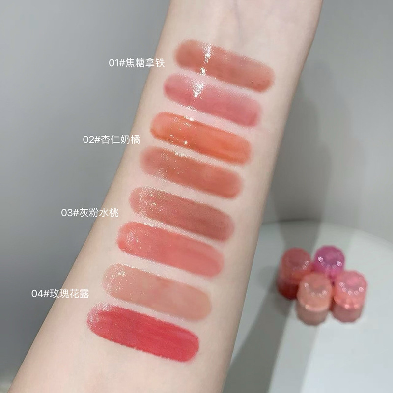 Gege Bear Dual Solid Lip Jael es un espejo hidratante y sedoso que cubre las huellas labial y no es fácil de tocar el esmalte labial.