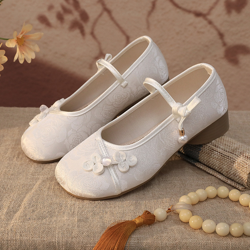 Old Beijing Chinese Style Cheongsam Shoes, Retro Low-Heeled Shoes, Traditional Cloth Shoes, Ancient Style Han Dynasty Shoes, Embroidered Shoes, Embroider