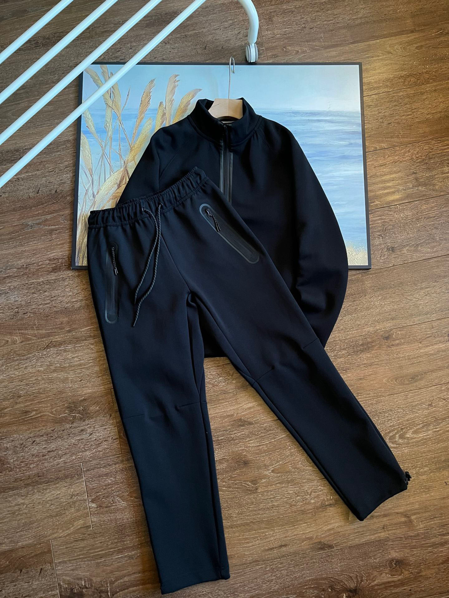 Sports suit