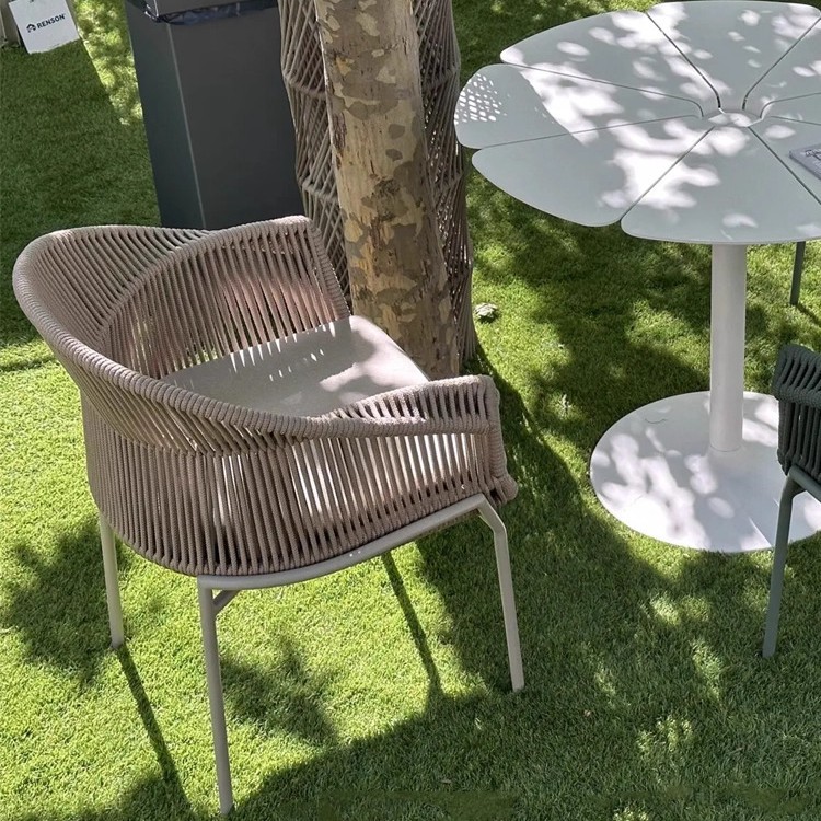 Mesa y silla al aire libre combinación de ocio terraza patio al aire libre villa alojamiento residencial hotel mesa silla respaldo silla de caña