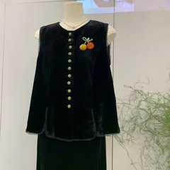 2025秋季新品多扣设计感马甲名媛气质丝绒搭配撞色减龄背心坎肩女