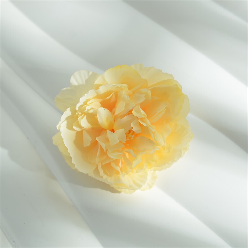 10センチの牡丹の花は花の頭を模倣しています。|undefined