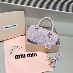 miu スモールボウリングバッグ プリーツシープスキン レトロハンドバッグ スモールスクエアバッグ クロスボディボストンバッグ 秋冬スタイル