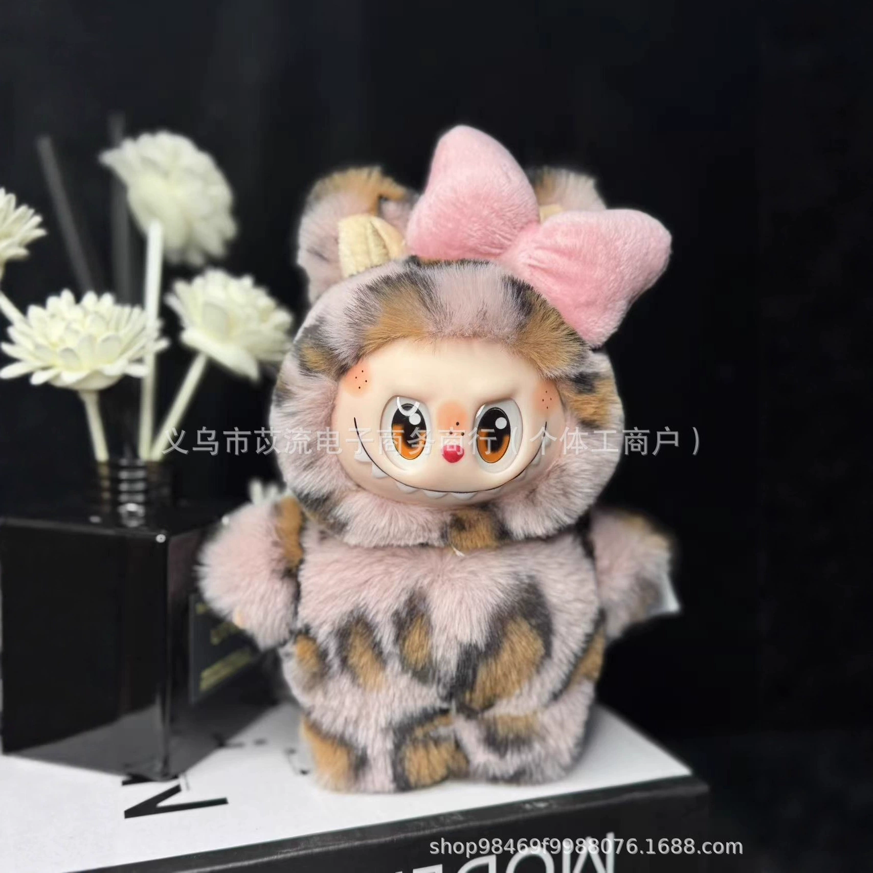 Universal plush doll, plastic face plastic, toy, internet celebrity