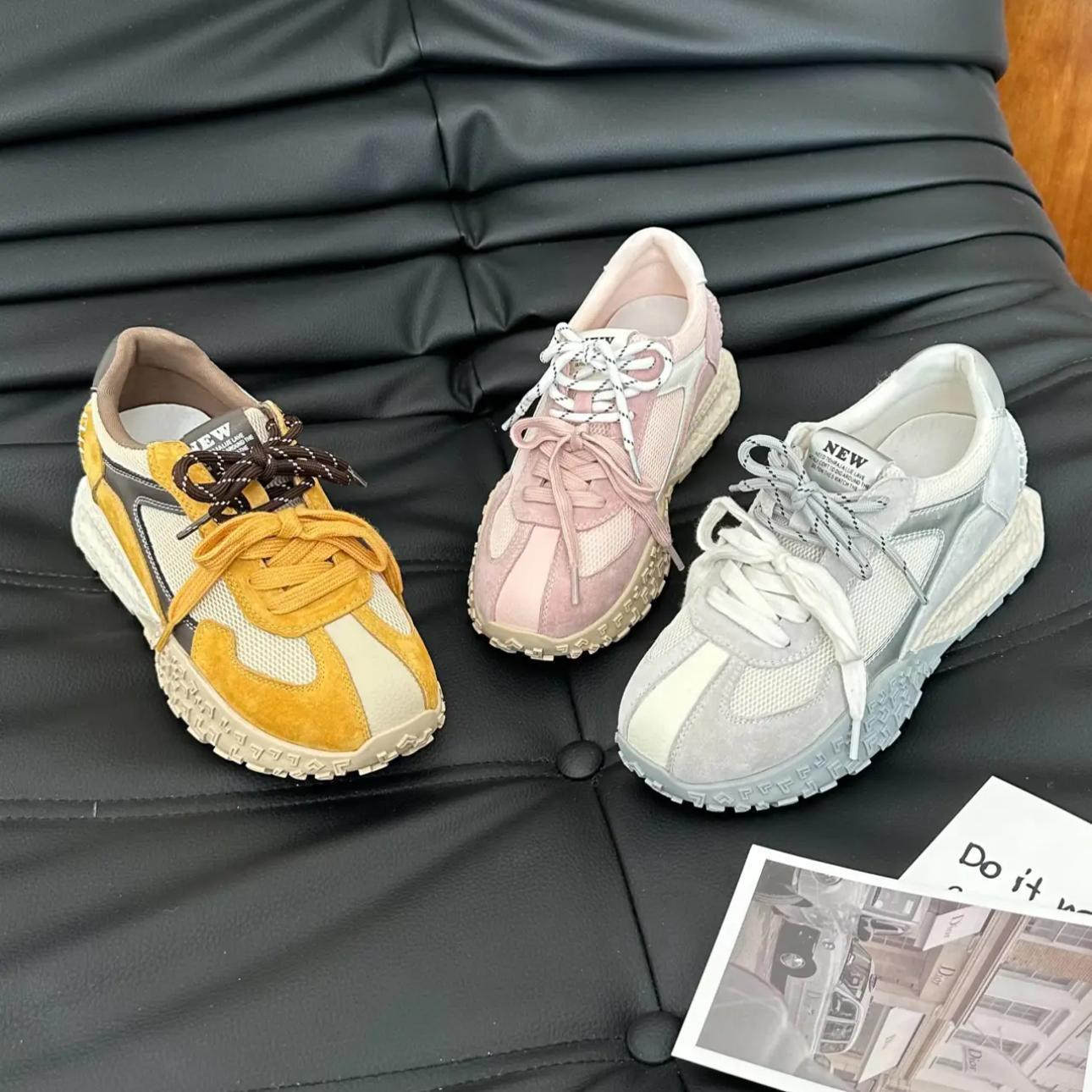 2025 tendencia coreana a juego de colores pequeños zapatos de entrenamiento moral para mujeres a principios de la primavera nuevo calzado deportivo casual ligero y transpirable para mujeres