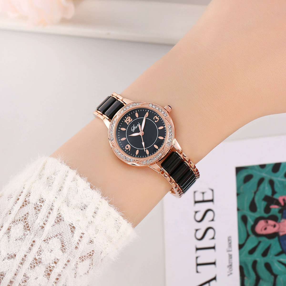Fashion Quartz Watch TikTok Style, City Strap, Waterproof, Rose Gold Accents