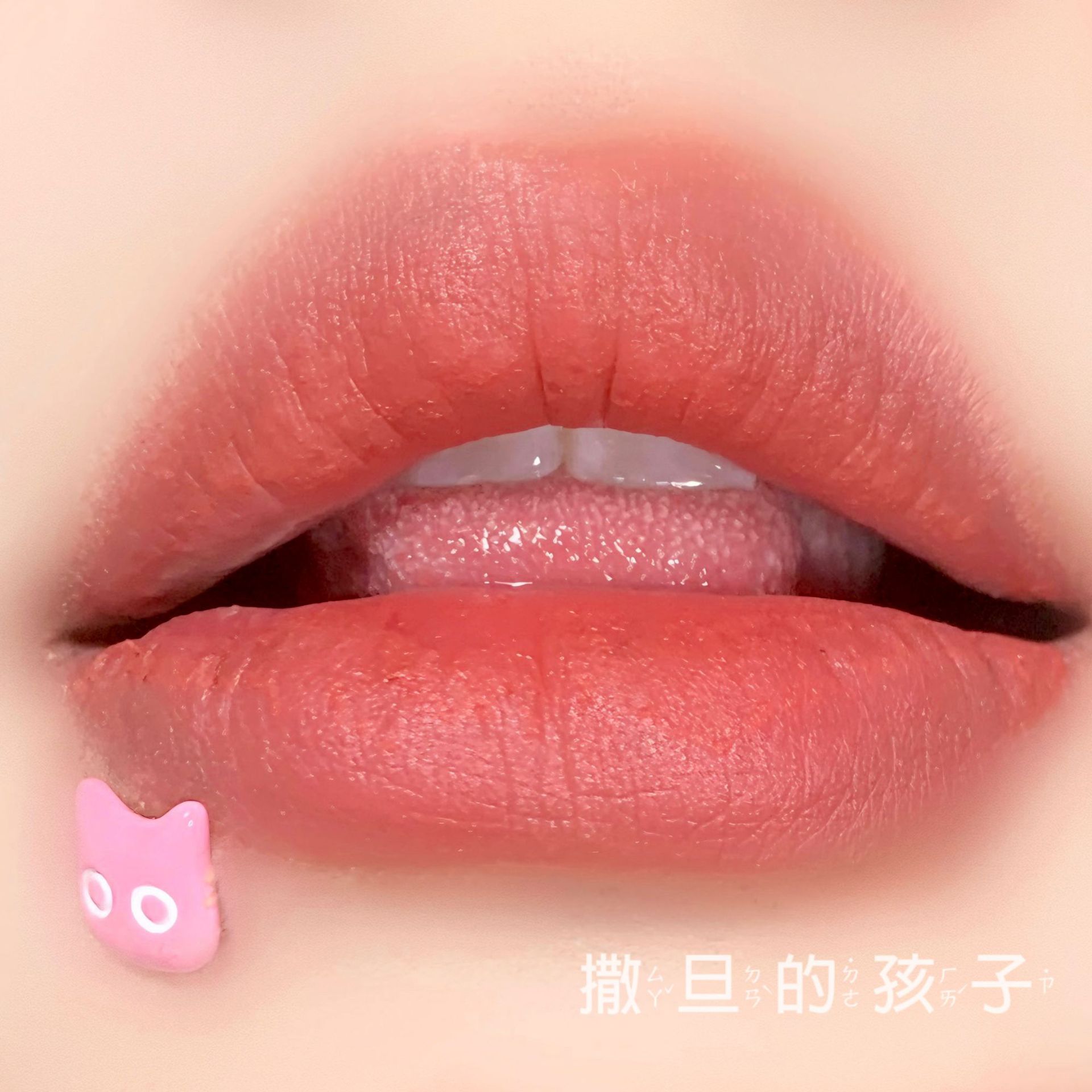16G labret stud size and finish detail