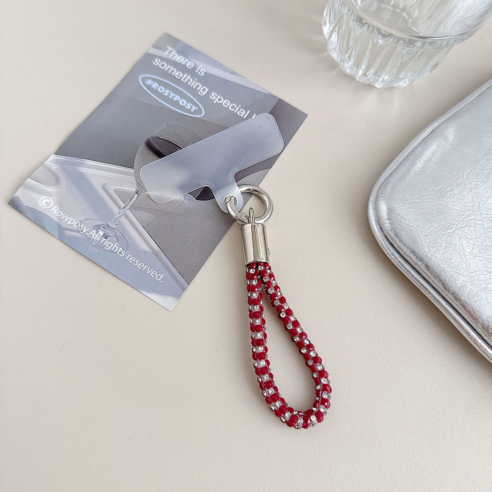 Cadena colgante de teléfono móvil de alta gama hecha a mano de boutique, sensación femenina de alta gama, lujo ligero, cadena colgante de diamante completo, cadena colgante de teléfono móvil de moda, sección larga y corta