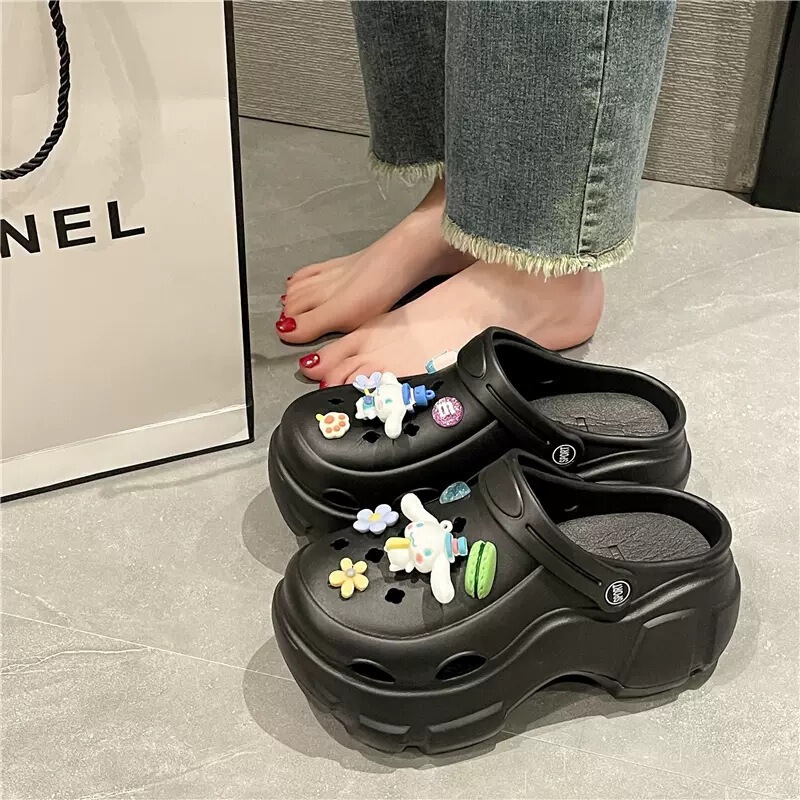 Super Hot New Cave Shoes Women's Summer Outer Wear Cute Cartoon Non-slip Deodorant Soft Thick Bottom Sandals Cave Slippers