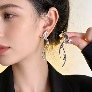 复古文艺飞鸟金属耳环女银色燕子眼睛红宝绿水滴吊坠个性耳饰批发