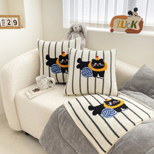 加厚牛奶绒多巴胺毛巾绣抱枕被子二合一午睡毯子办公室靠枕抱枕被