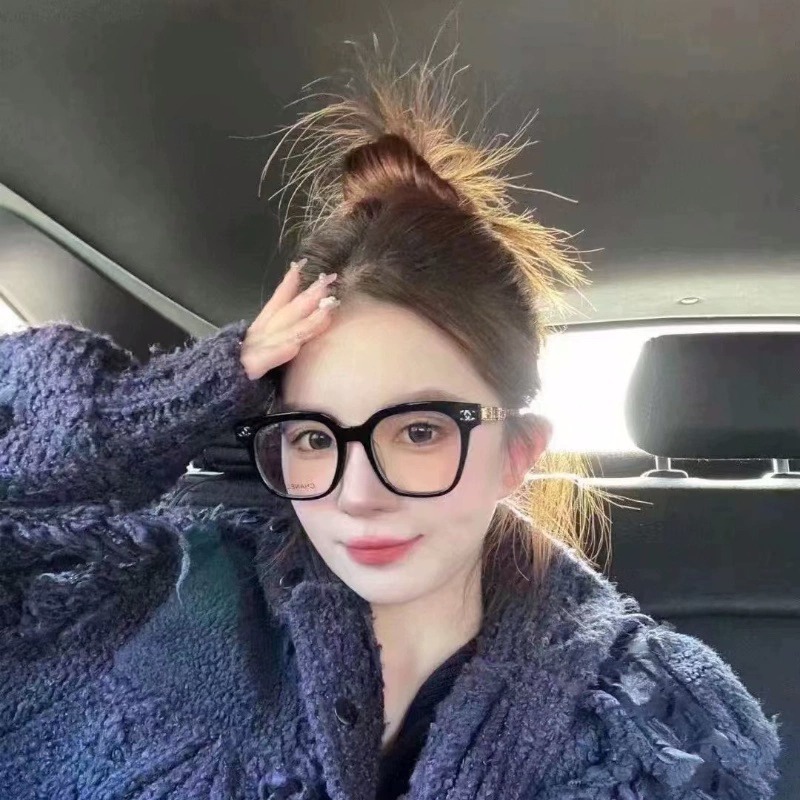 Flat Lens Glasses 0748 Gray Large Frame Glasses for Women Ins Influencer Style Square Frame with Lettered Temple