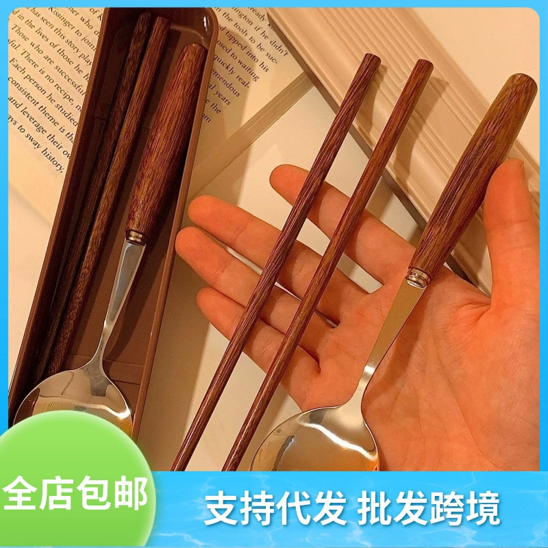 Цветные палочки для еды и ложки с деревянной цилиндрической ручкой Hua Tang для студентов и офисных работников, которые могут взять с собой портативную посуду из трех предметов, когда выходят на улицу.