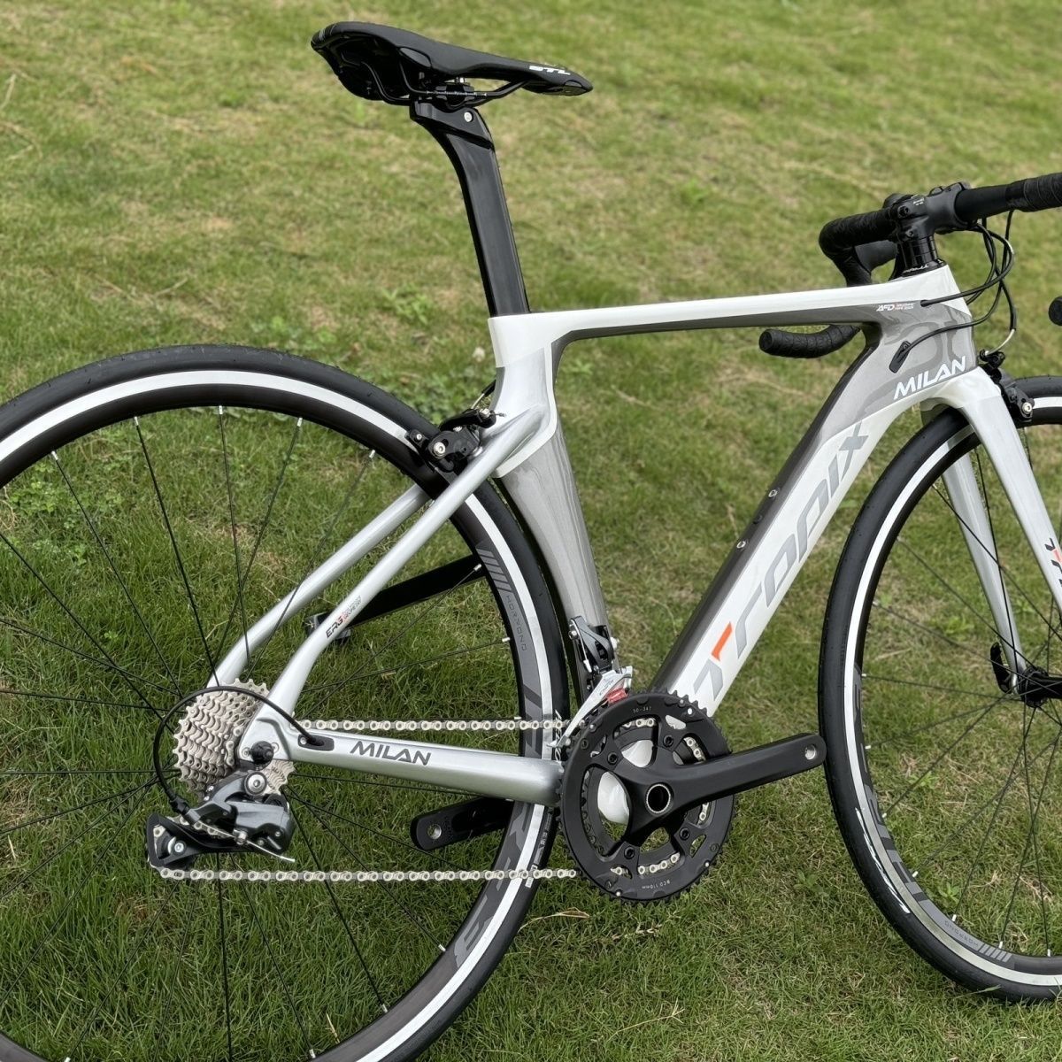 Liefeng Paris Milan Variable Speed Adult Road Bike Carbon Black Youth Full Carbon Off-Road Bike Ultra-Light Men and Women