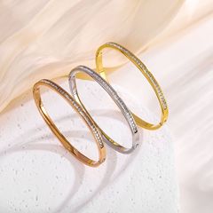 ヨーロッパとアメリカのクロスボーダーチタン鋼オープンブレスレット、スターフィッシュ、ファッショナブルでハイエンドの18K非退色ステンレススチールブレスレット在庫あり