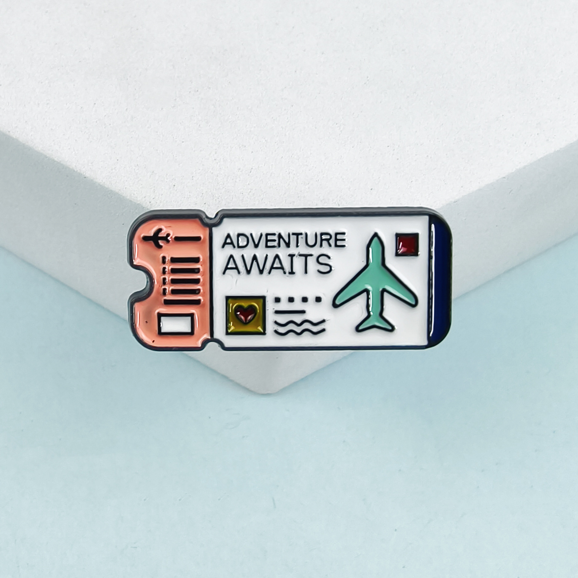 Boleto aéreo de dibujos animados transfronterizos broche de aleación para crear personalidad accesorios de letras creativas mochila insignia joyería punto