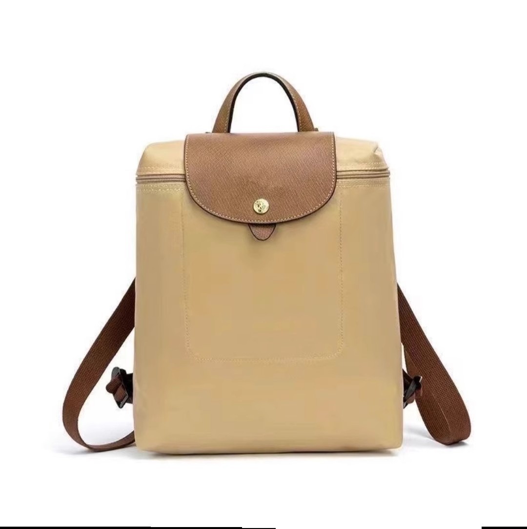 Classic khaki shoulders