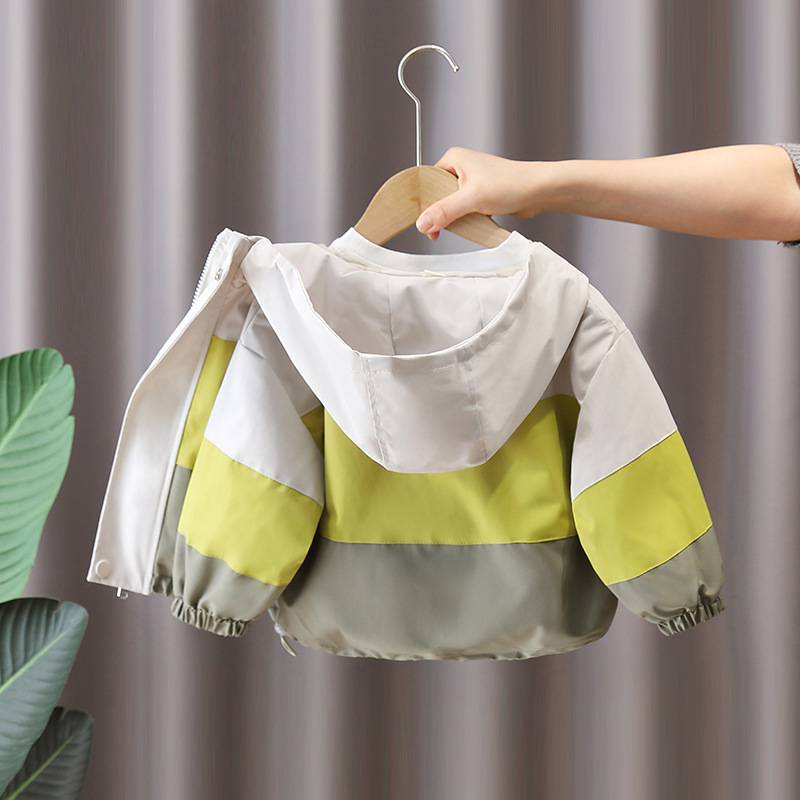 7615 chaqueta a juego de colores para niños modelos de primavera y otoño 2025 nuevos niños gabardina de primavera con capucha hermosa chaqueta de moda
