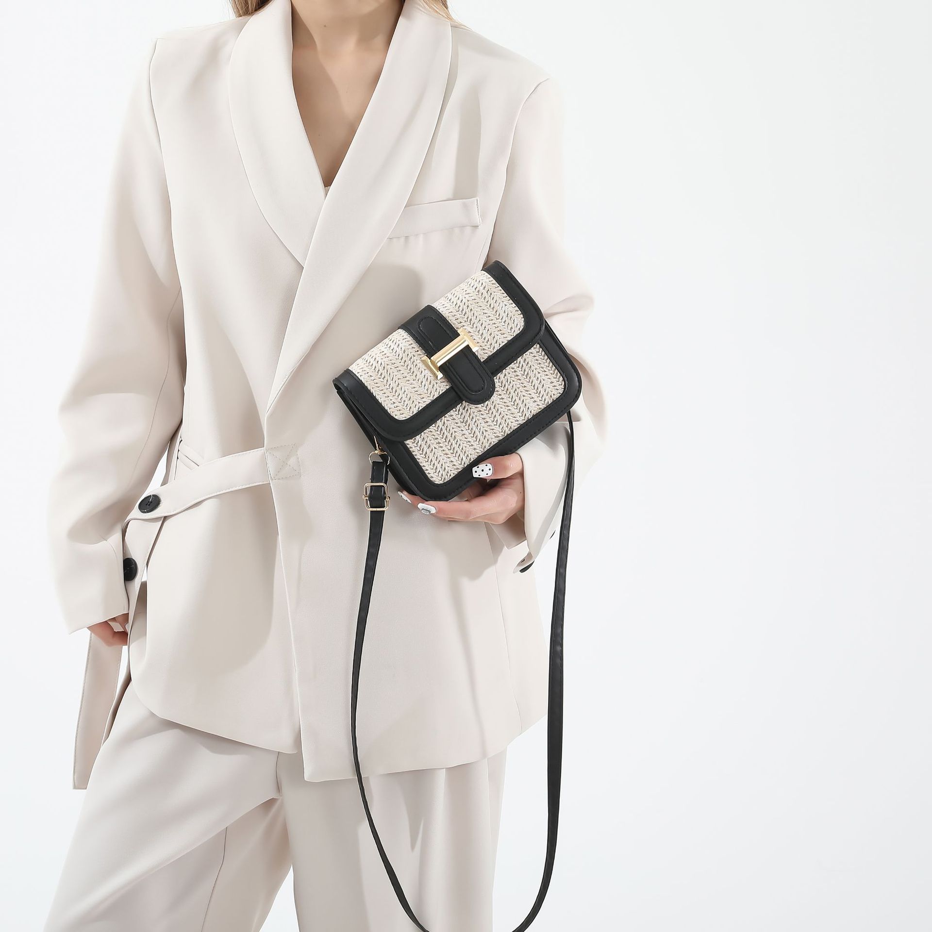 2024 primavera nueva bolsa casual simple para mujeres nueva nicho simple mochila de tendencia casual bolso de hombro