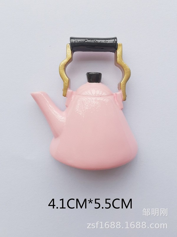 冷蔵庫に樹脂の冷蔵庫を貼ってピンクの冷蔵庫を貼って実物の冷蔵庫をシミュレーションします。|undefined