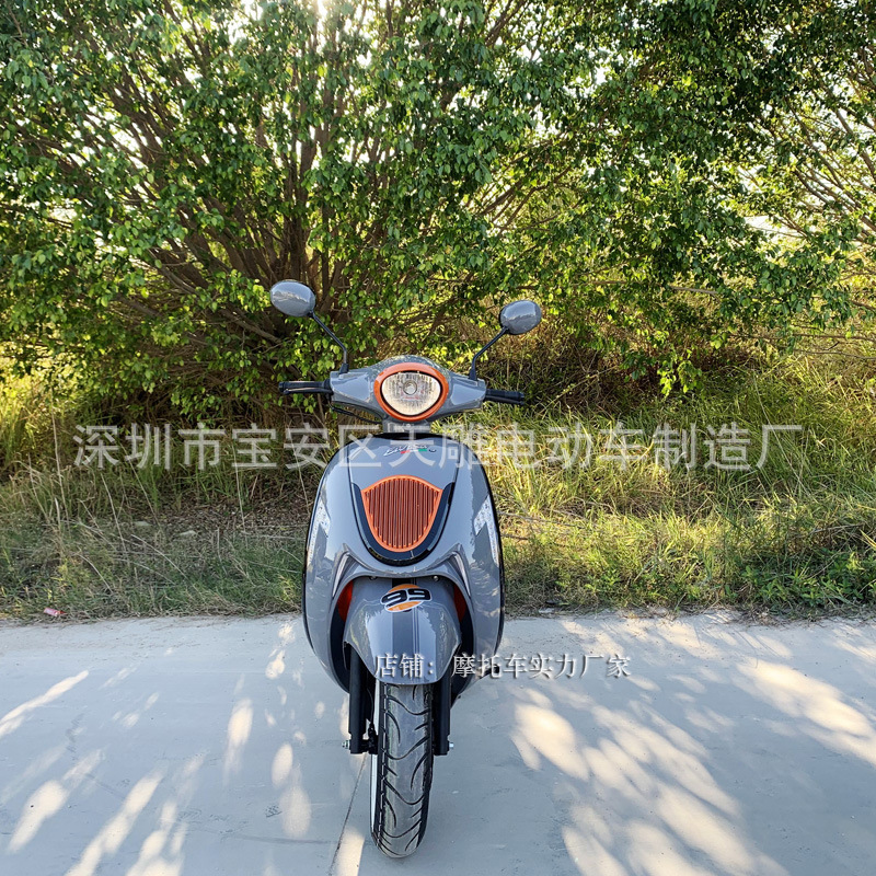 El nuevo Wangye Ibiza 125C pedal combustible de motocicleta puede ser marcado por el 4 o estado de inyección eléctrica retro arranque sin llave