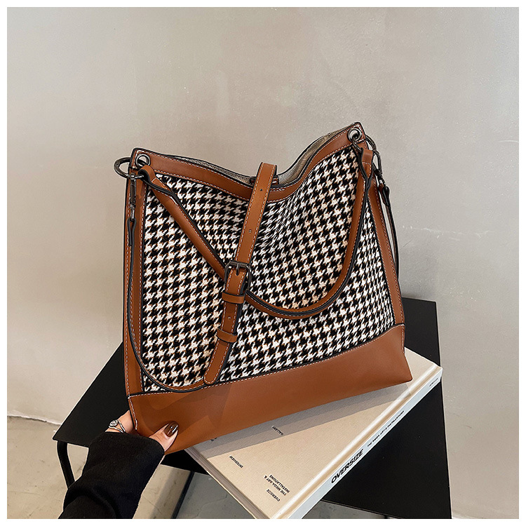 Retro Woolen Cloth Houndstooth Crossbody Tote Bag Wholesale Nihaojewelry display picture 4