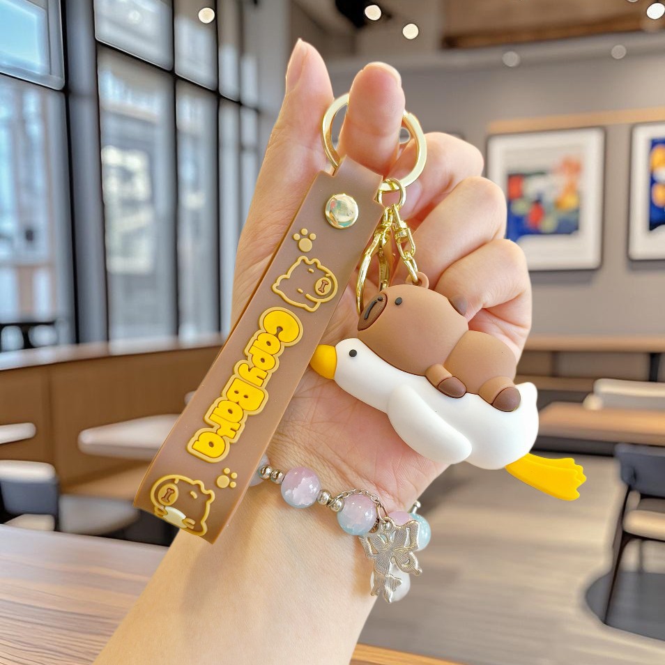 Nuevo llavero de Kapibala pareja mochila escolar colgante lindo capibara muñeca de PVC llavero de coche al por mayor