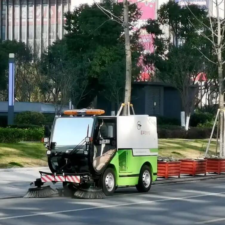 RG-8240城市道路清扫车高压洗路车