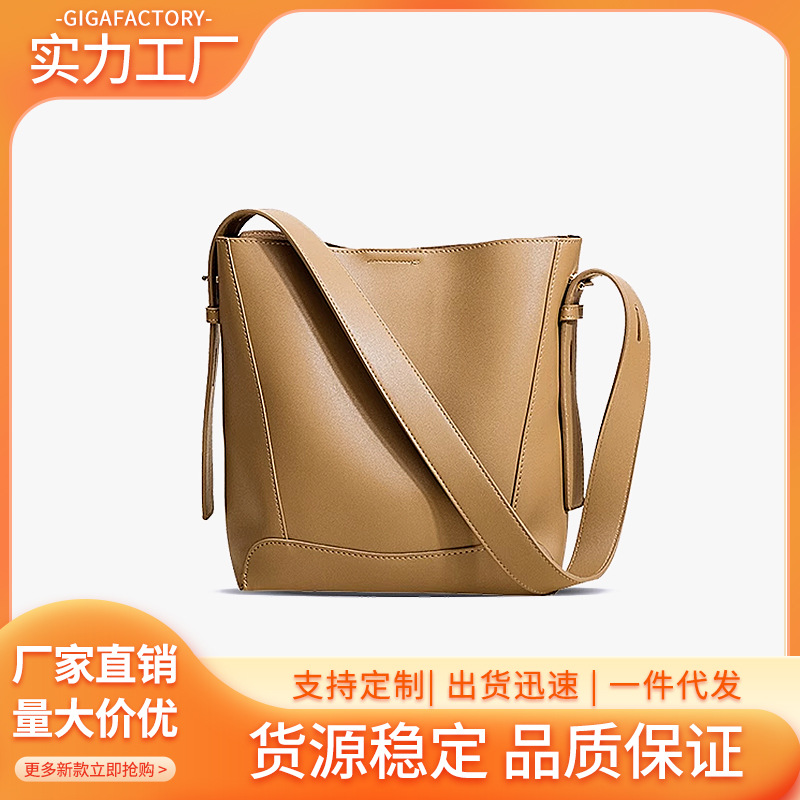 2025新款韩国纯色水桶包女大容量通勤托特单肩斜挎包批发潮水桶型