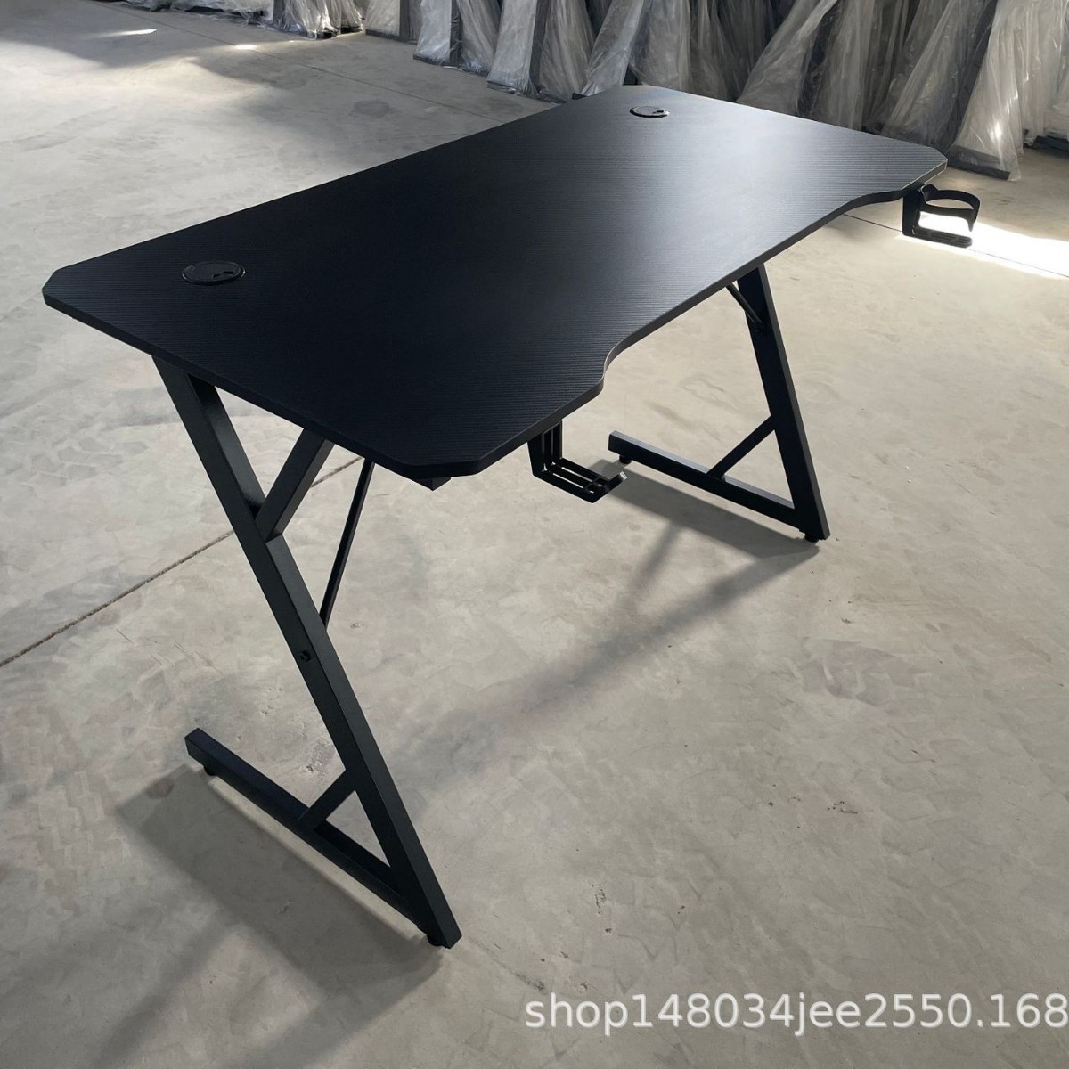 E-Sports Table Carbon Fiber Sticker Table Computer Table Office Desk Gameingdesk Available for Export and Rgb Light Strips Can Be Added