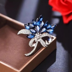 韓国版の気質の優雅な青い人工水晶の花のブローチの女性の胸の花の日韓のファッションの大きいピンは装飾品の女性を配合します。