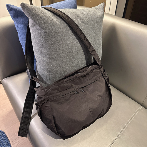 Sunscreen and Waterproof Lightweight Canvas Bag with Multiple Pockets, Large Capacity Messenger Bag, Casual and Versatile Unisex Crossbody Bag for Women