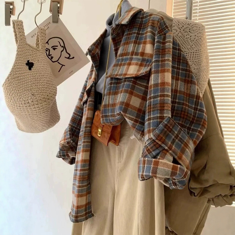 Autumn design with contrasting colors, vintage plaid shirt, versatile and loose-fitting, plus-size casual slimming and age-reducing top Autumn design with contrasting colors, vintage plaid shirt, versatile and loose-fitting, plus-size casual slimming and age-reducing top