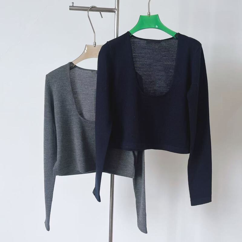 Smile Wool Deep U-Neck Knitted Long Sleeve Gray/Navy Blue Smile Wool Deep U-Neck Knitted Long Sleeve Gray/Navy Blue