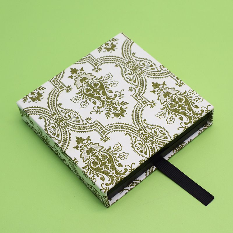 Retro white (with black box);7*7*2CM