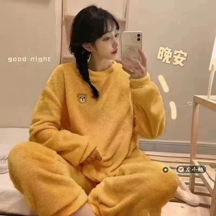 Pijamas de invierno al por mayor transfronterizos franela espesa dulce caricatura de mujeres ocio de manga larga calentamiento coral terciopelo ropa para el hogar