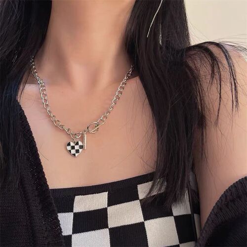 New Checkerboard Necklace Love Pendant Bracelet Set Trendy and Cool Hot Girl Sweater Chain Sweater Chain Temperature Changing Necklace for Women
