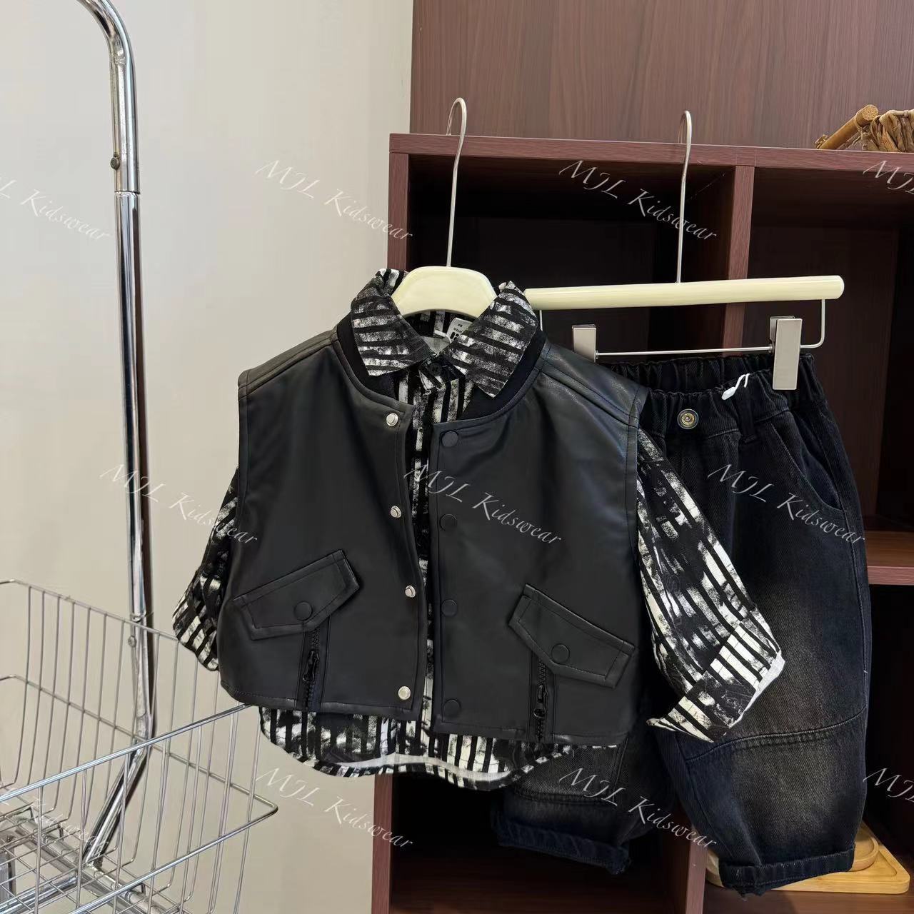 Children's Leather Vest and Shirt Two-Piece Set for Babies, Boys' Outerwear for Autumn and Winter, New Spring/Autumn Style for Toddlers and Young Children