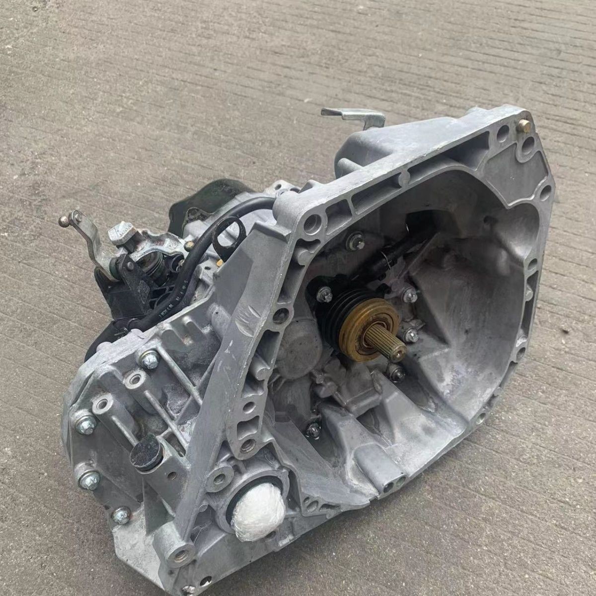 Nissan Hr16 Transmission Sylphy Livina Tiida Nv200 Hr15 Manual Transmission
