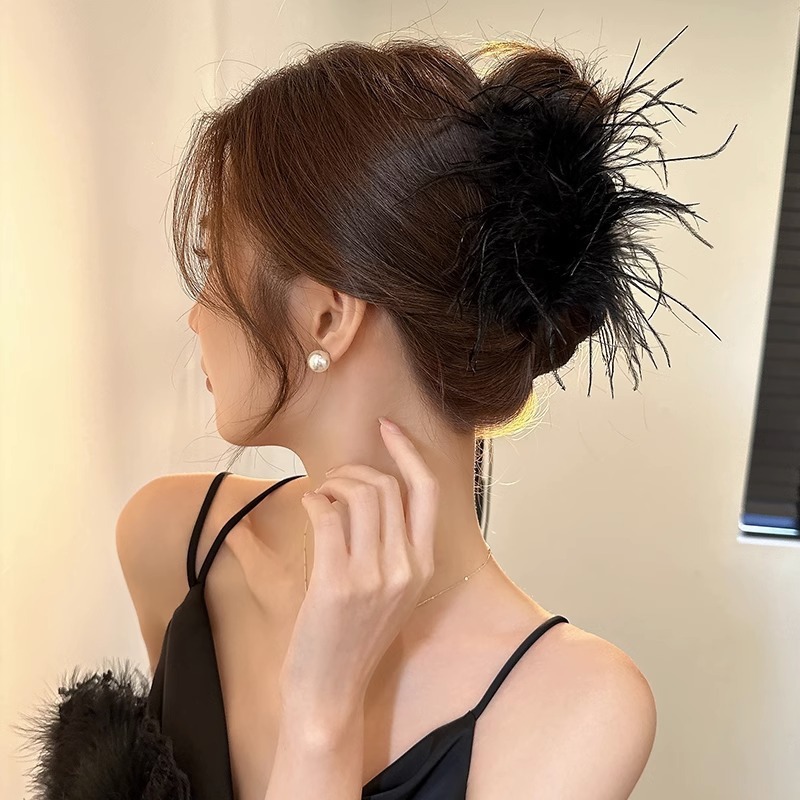秋冬款羽毛抓夹高级感鸵鸟毛发夹后脑勺毛毛发抓鲨鱼夹毛绒头饰|undefined